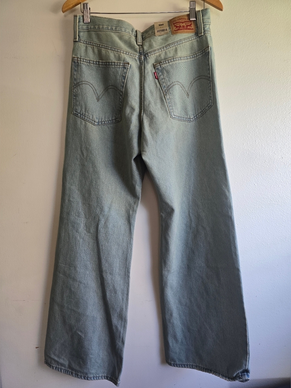 NWT! Levi's, Middy Loose Bootcut Jeans, Que Pas Que Pasa, 29 ×31, MSRP $75 - Picture 9 of 9